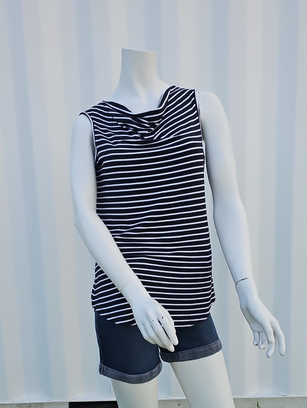 Tatum & Olivia Black & White Striped Sleeveless Cowl Neck Top Size M